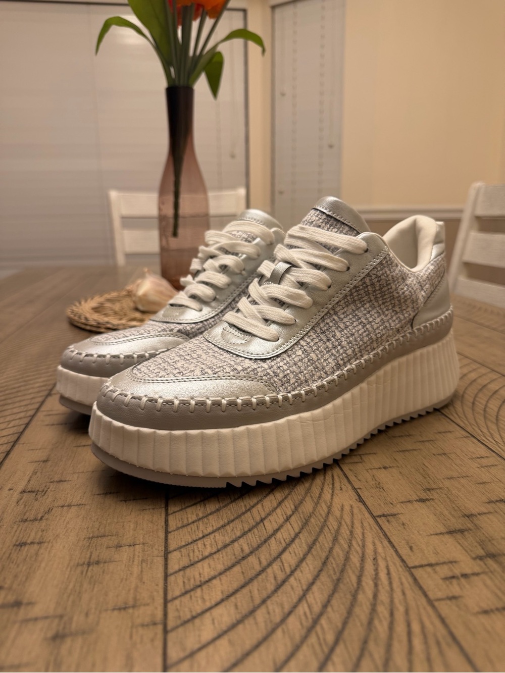 Universal Thread Women’s Platform Lace-Up Sneakers - White